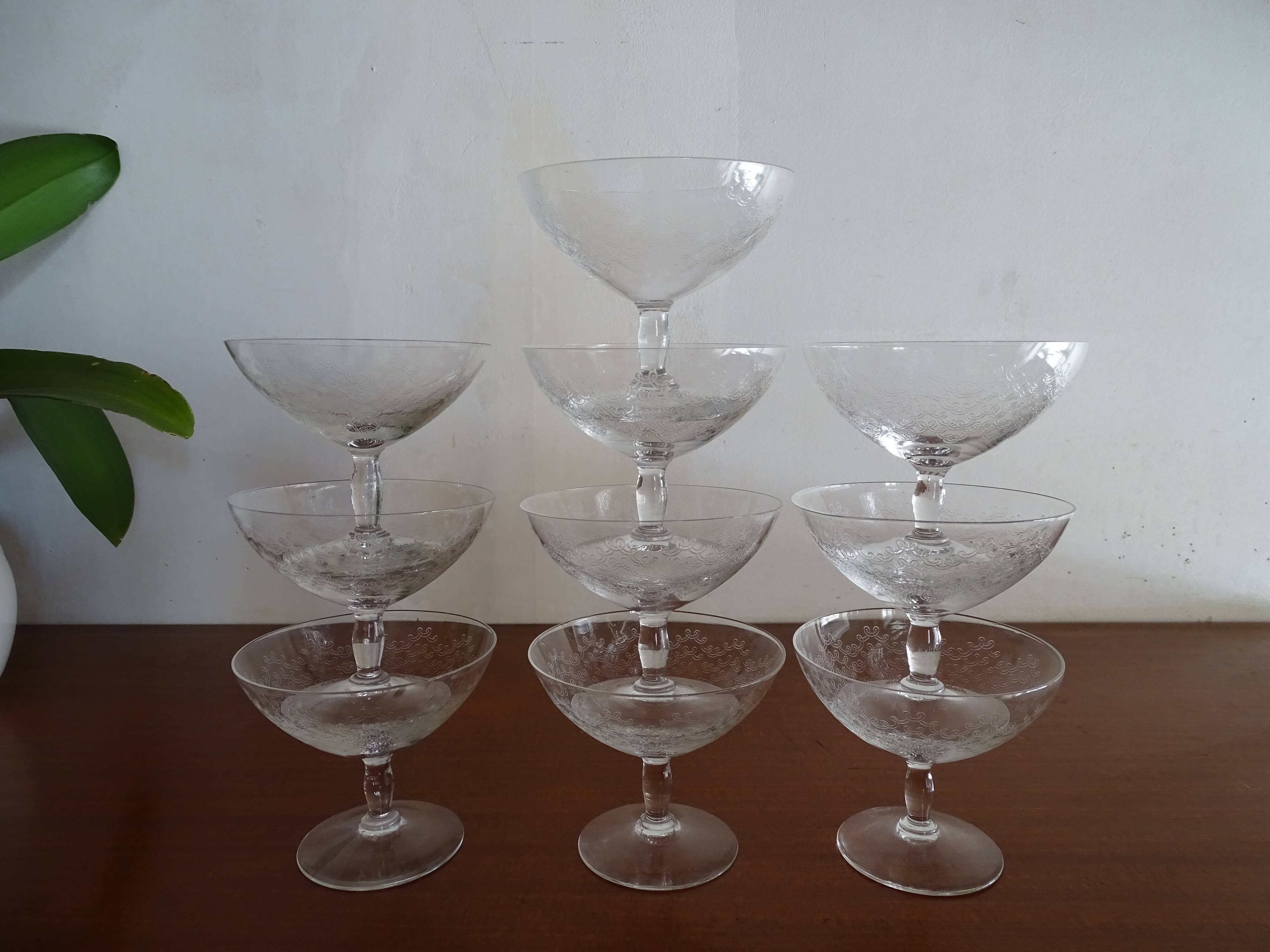 10 glasses of antique Art Deco engraved crystal champagne