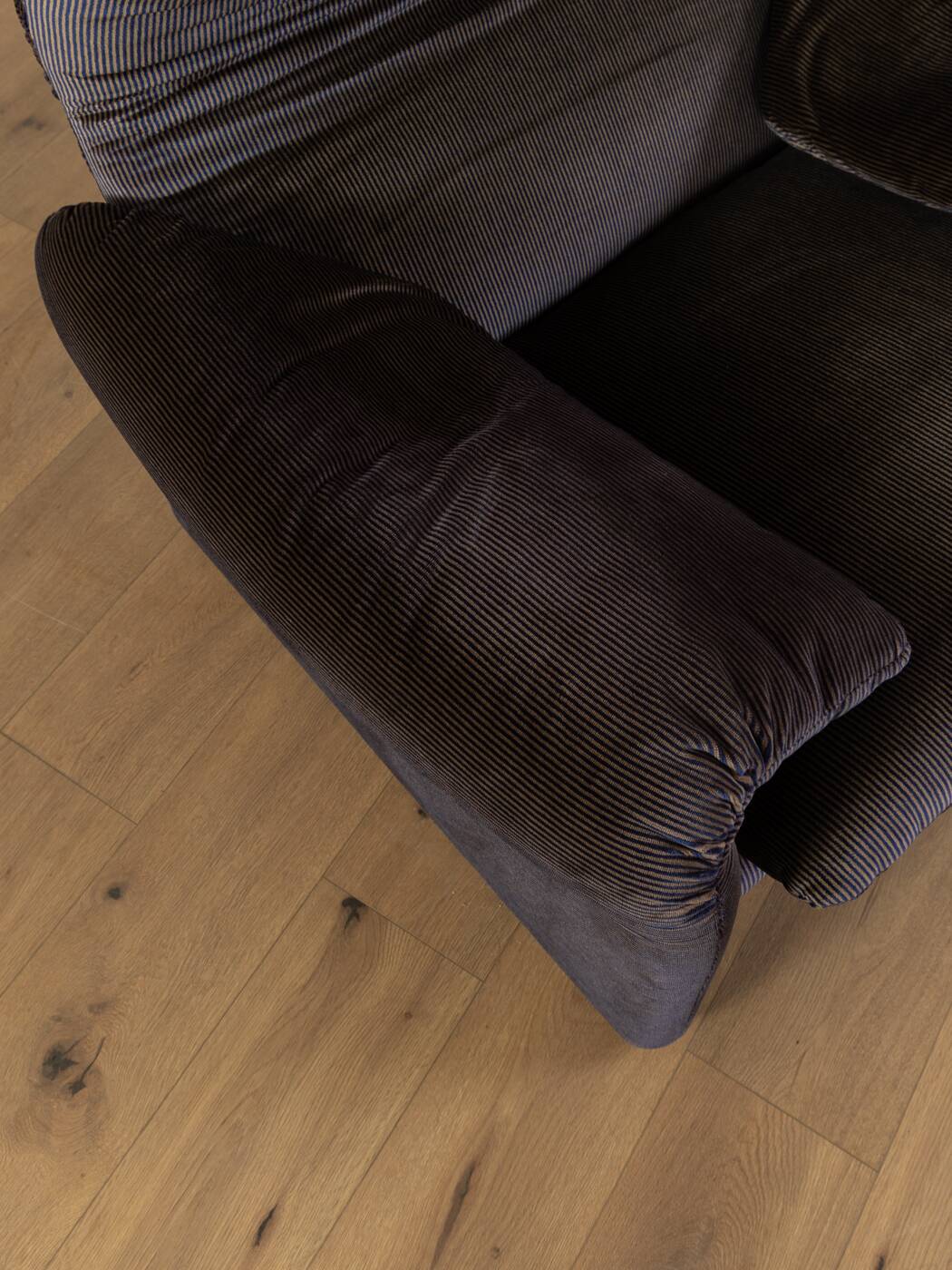 "675 MARALUNGA" armchair
