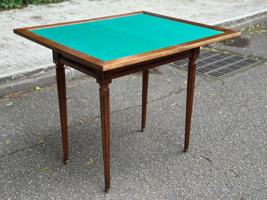 Extendable game table in solid wood Louis XVI and blue velvet.