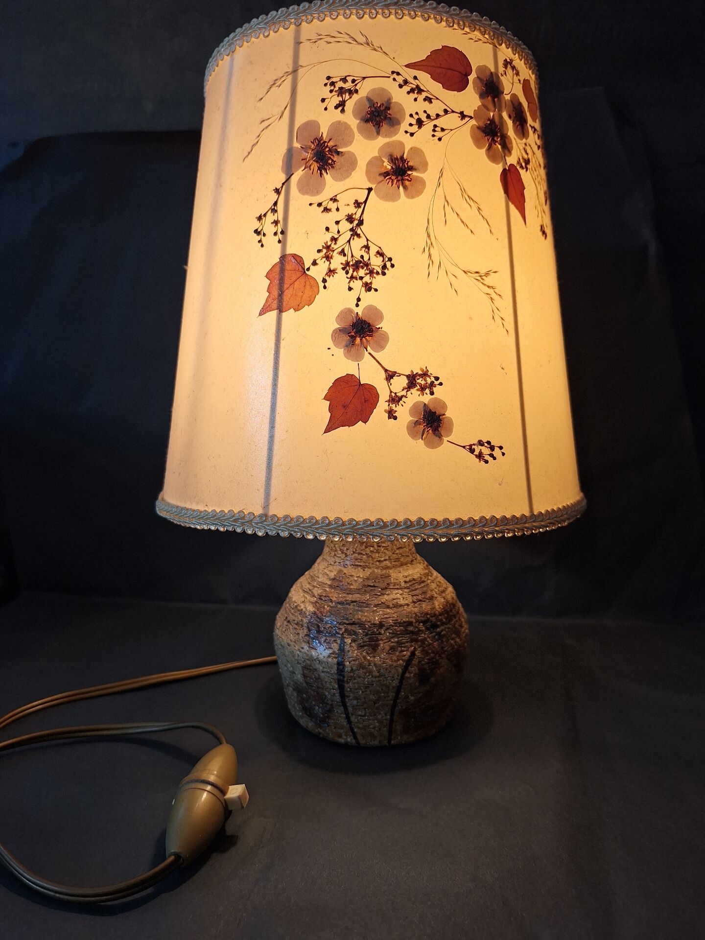 Lampe en grès et fleurs séchées atelier " Le Trident " Vallauris