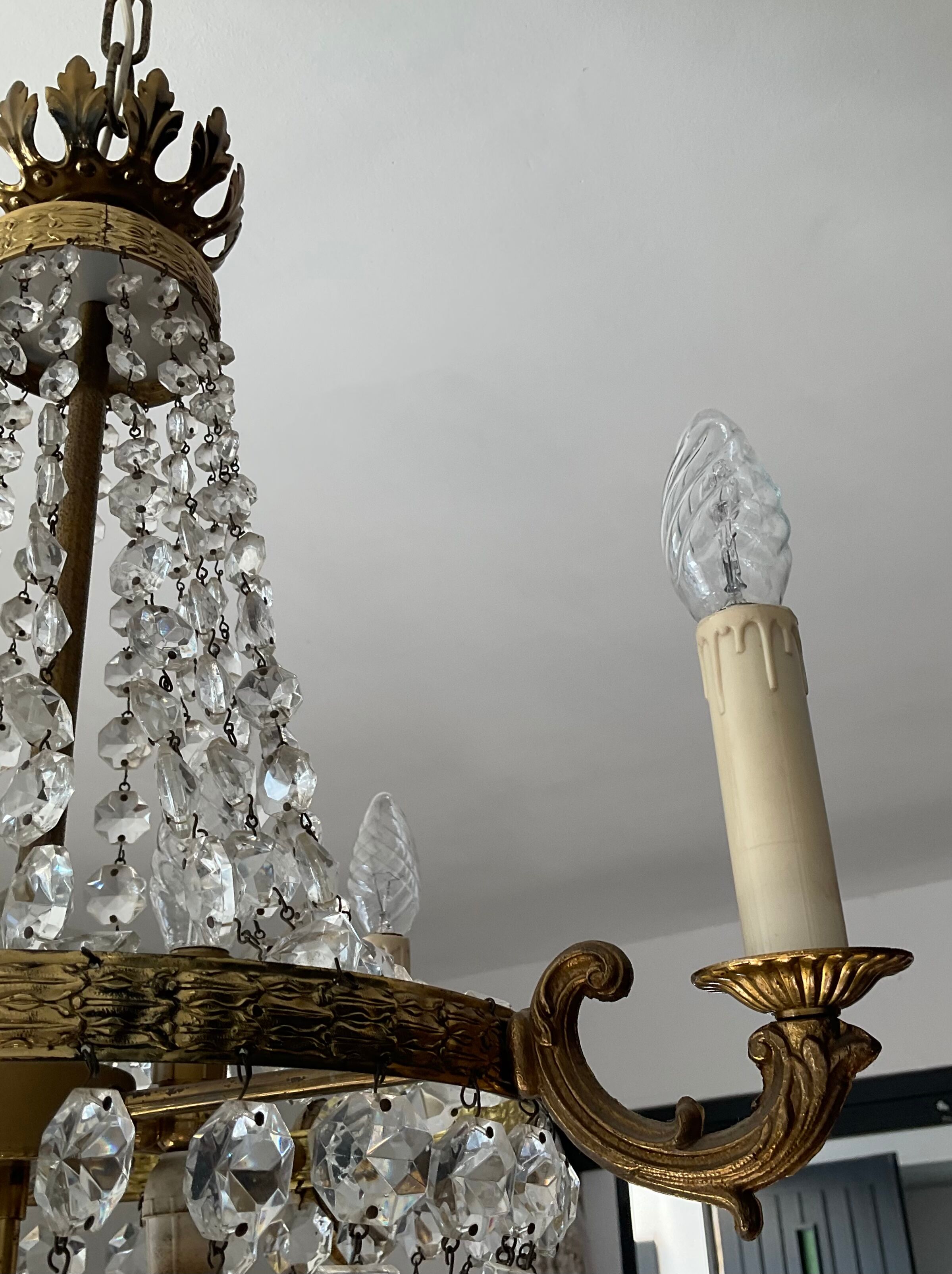 Balloon chandelier in bronze and grapevines 8 lamps