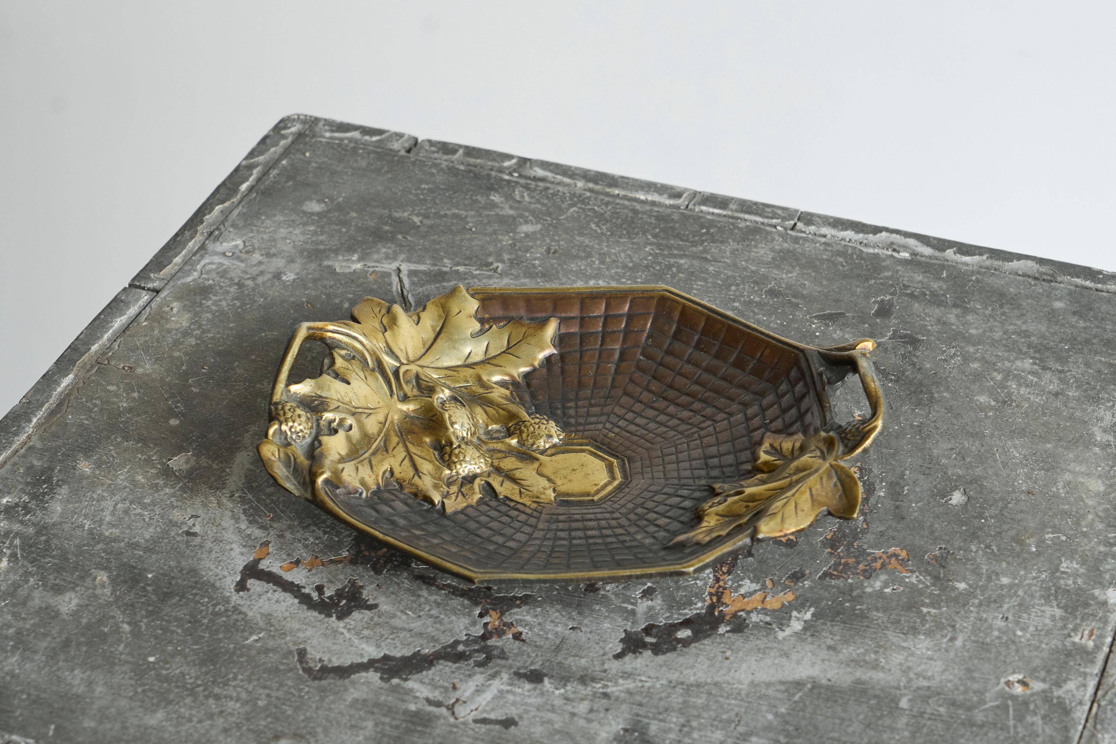 Art Deco leaf-shaped catchall in solid brass from the 1930s.