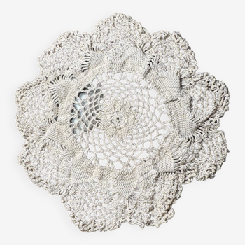 Napperon ancien vers 1900 - coton - crochet mains - diamètre 21 cm