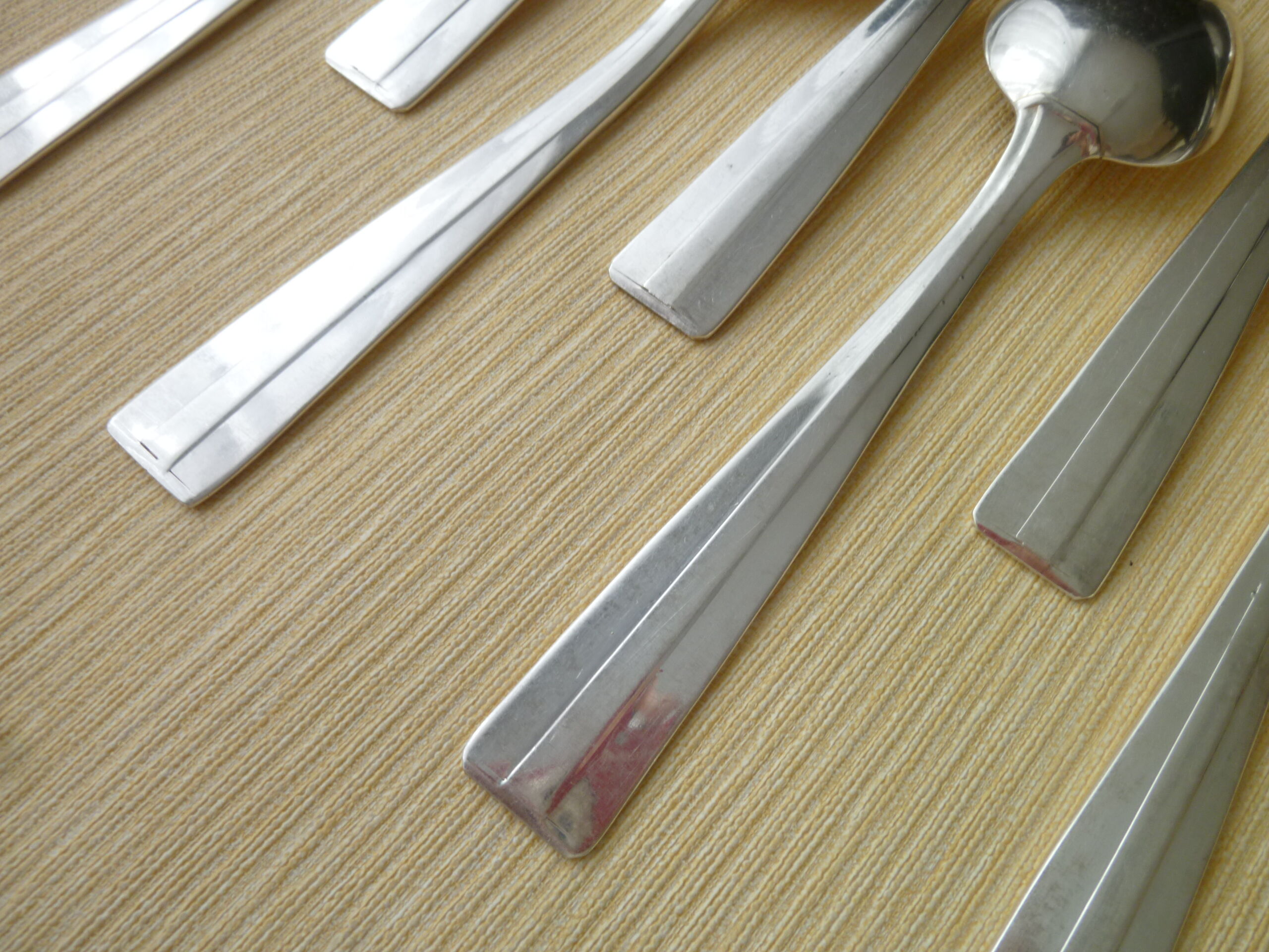 24 Table covers, silver metal housewife GOLD DAR