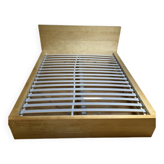 Bed frame with slatted base 200x140