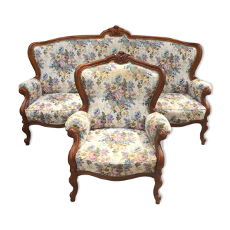 Baroque-style floral lounge