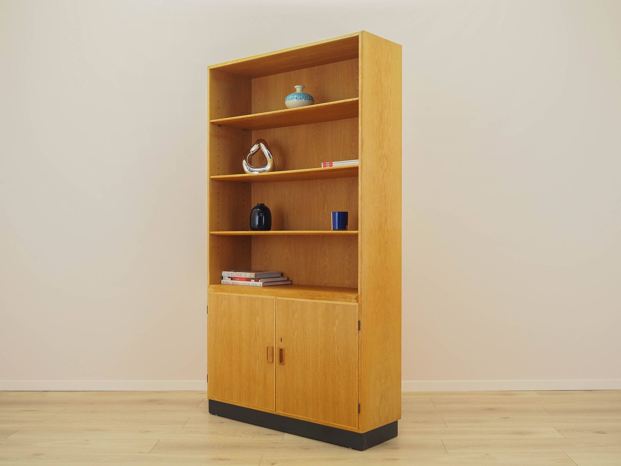 Ash wood bookcase, Danish design, 1960s, designer: Børge Mogensen
