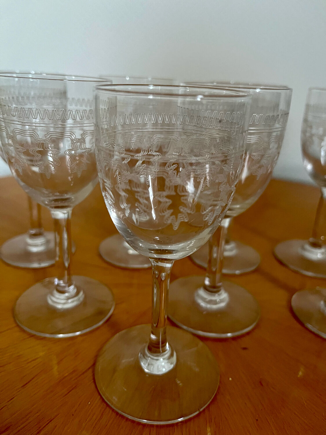 Verres à pied de bistrot vintage