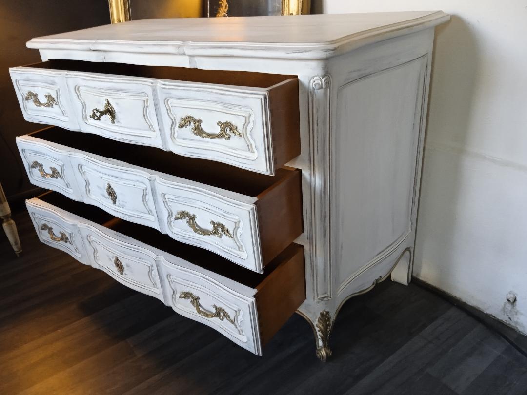 Patinated royal chest of drawers Louis XV style