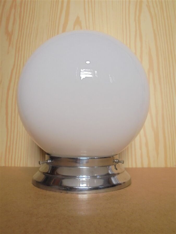 Art deco luminaire in opaline