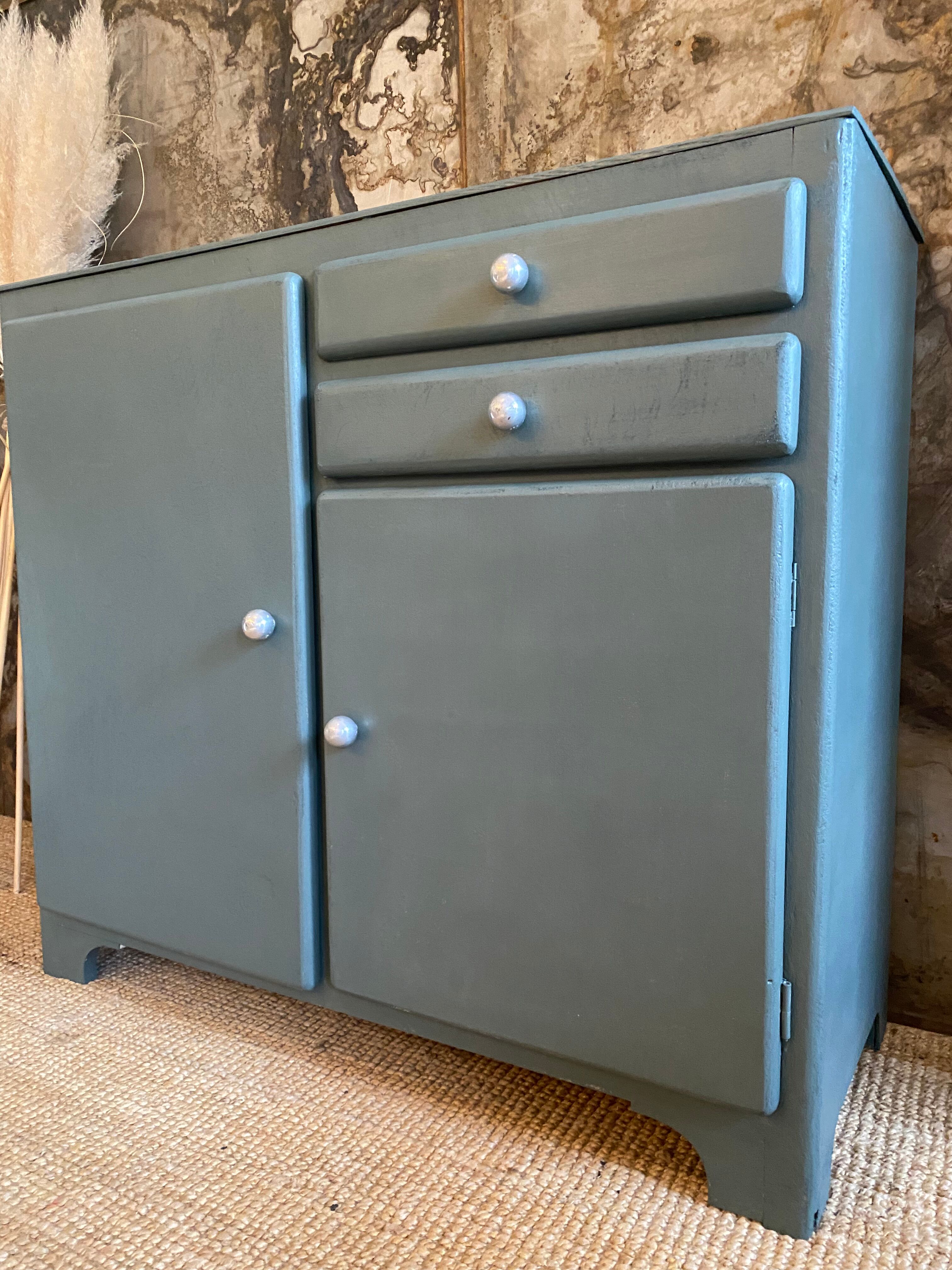 Parisian buffet storm color