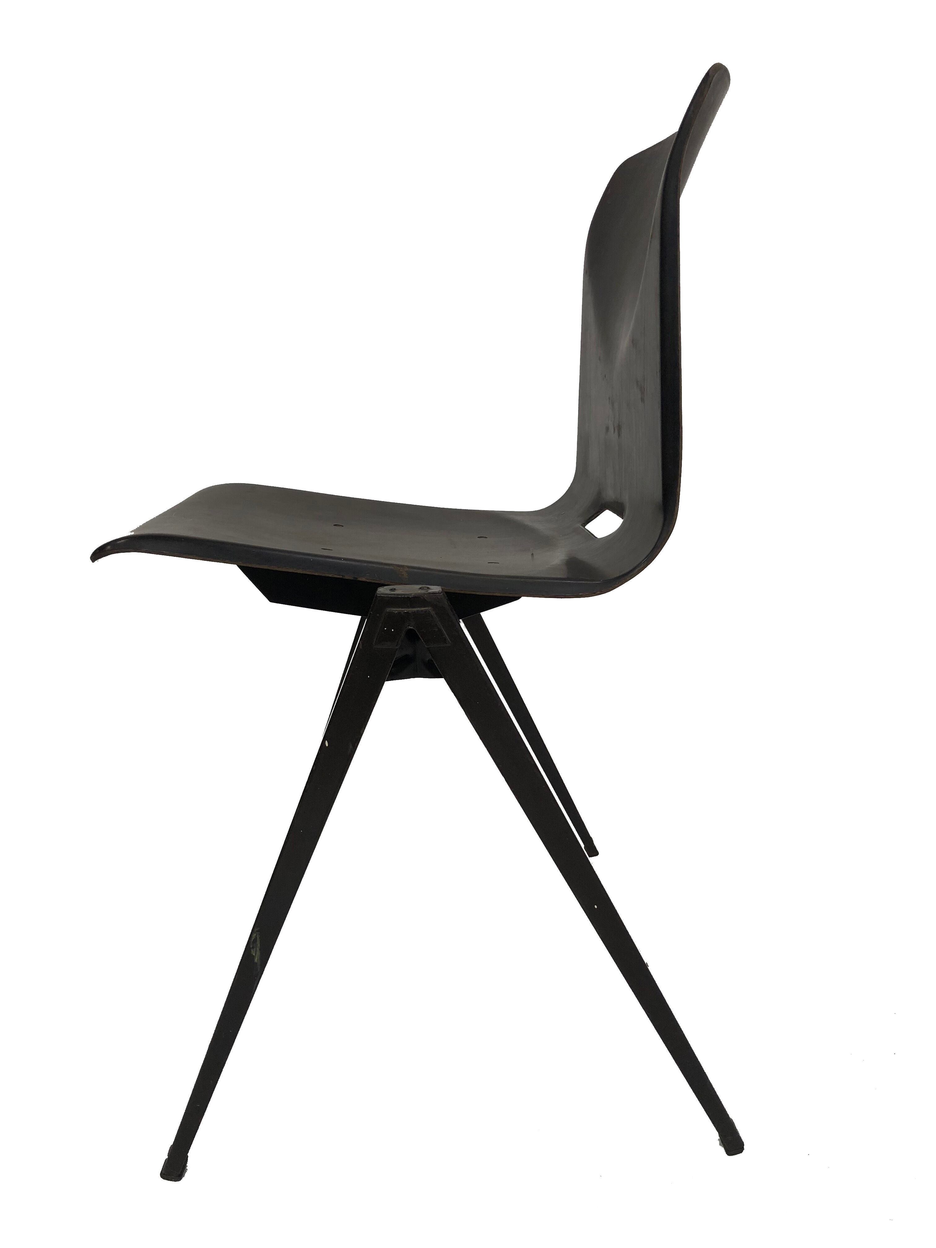 Pagholz Galvanitas S22 stackable school chair