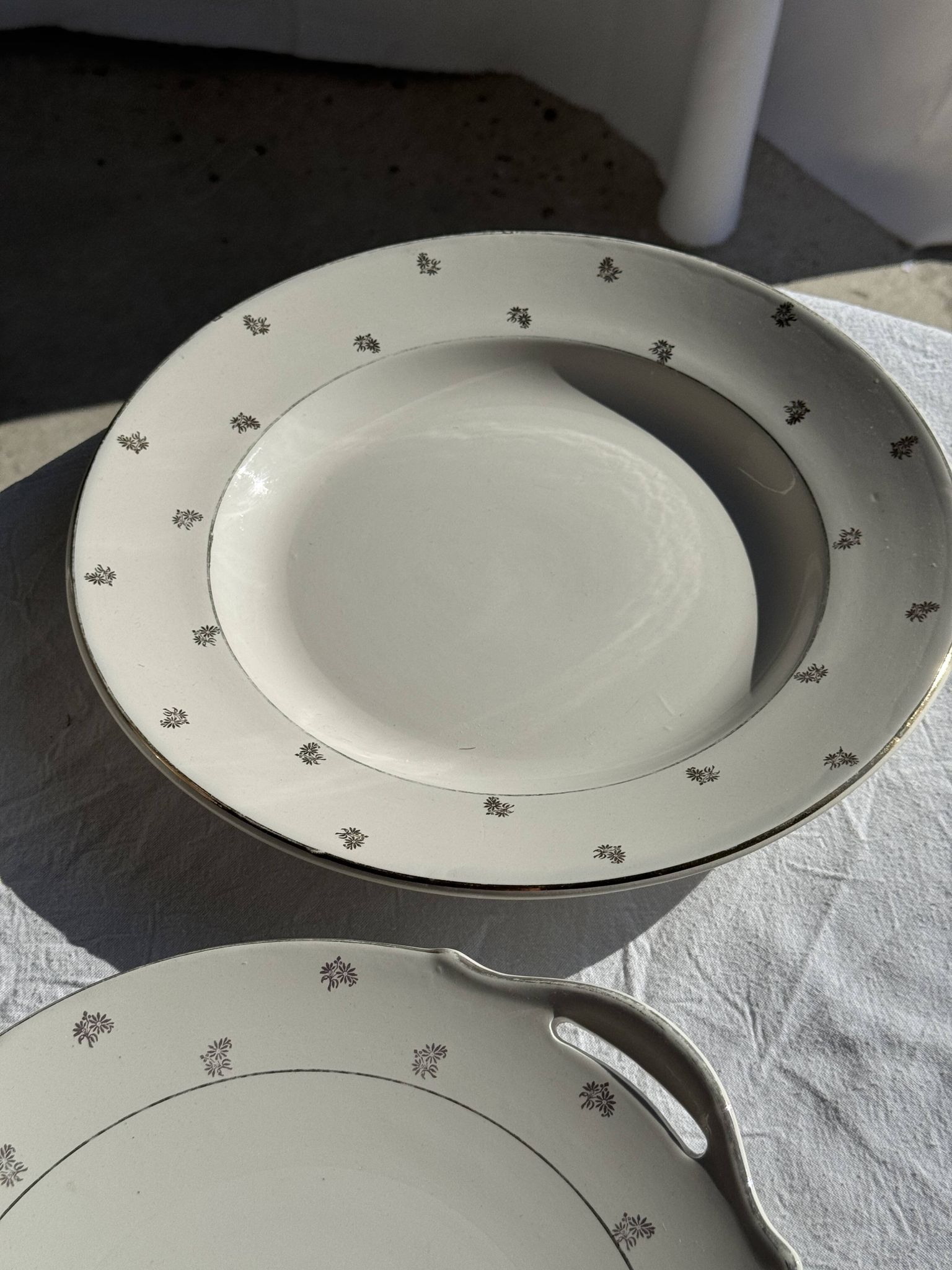 Plat circulaire modèle Nico doré Digoin Sarreguemines D30,5