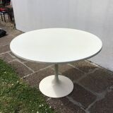 Tulip table