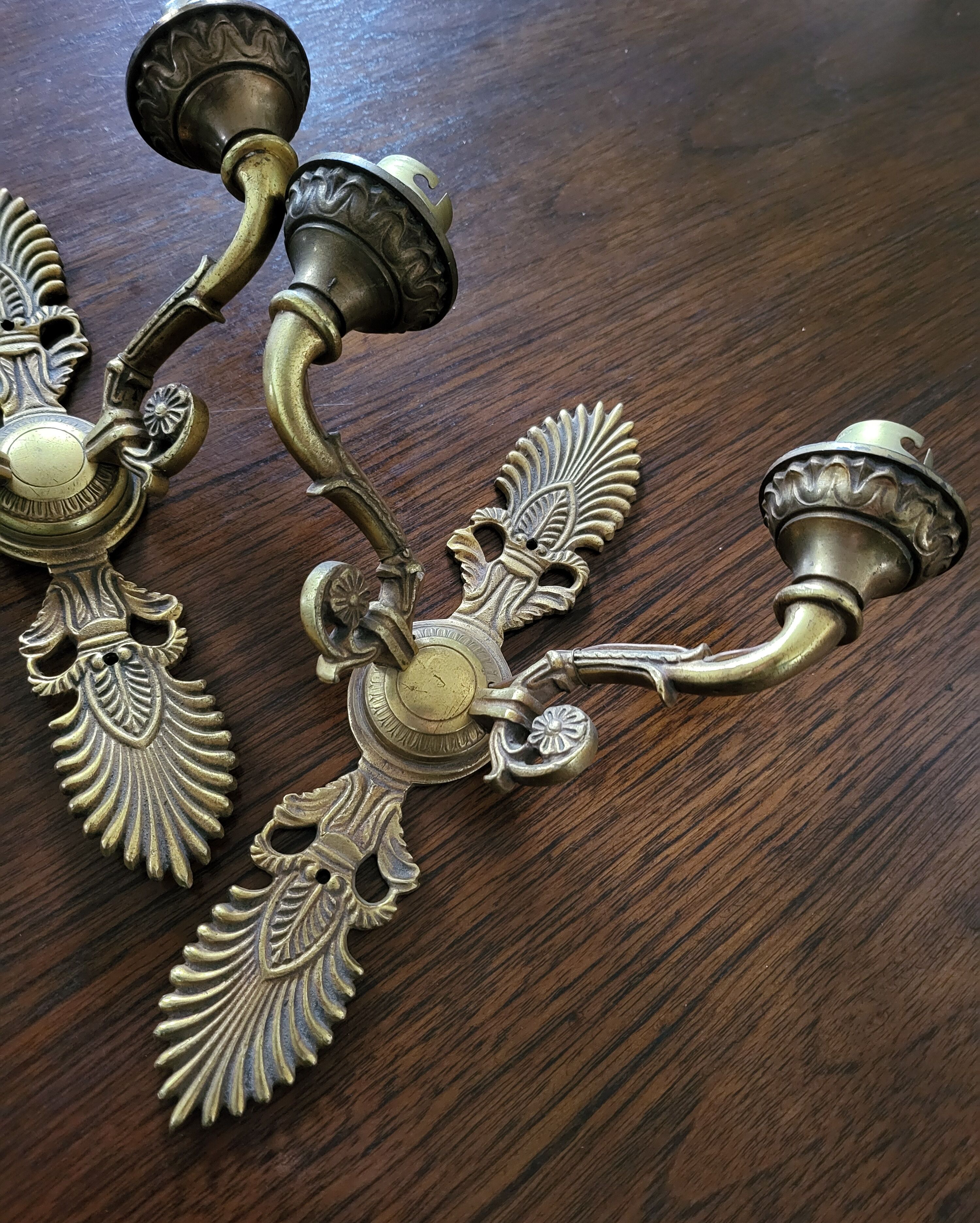 Paire d'appliques en bronze ciselé décor de palmettes