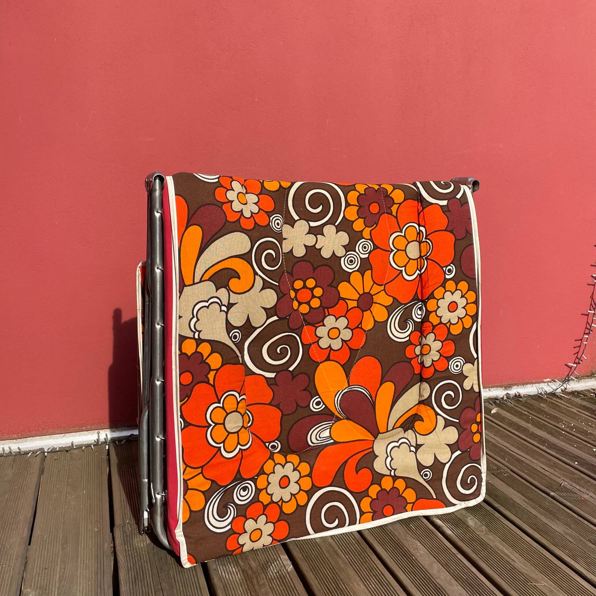 Vintage floral camp bed