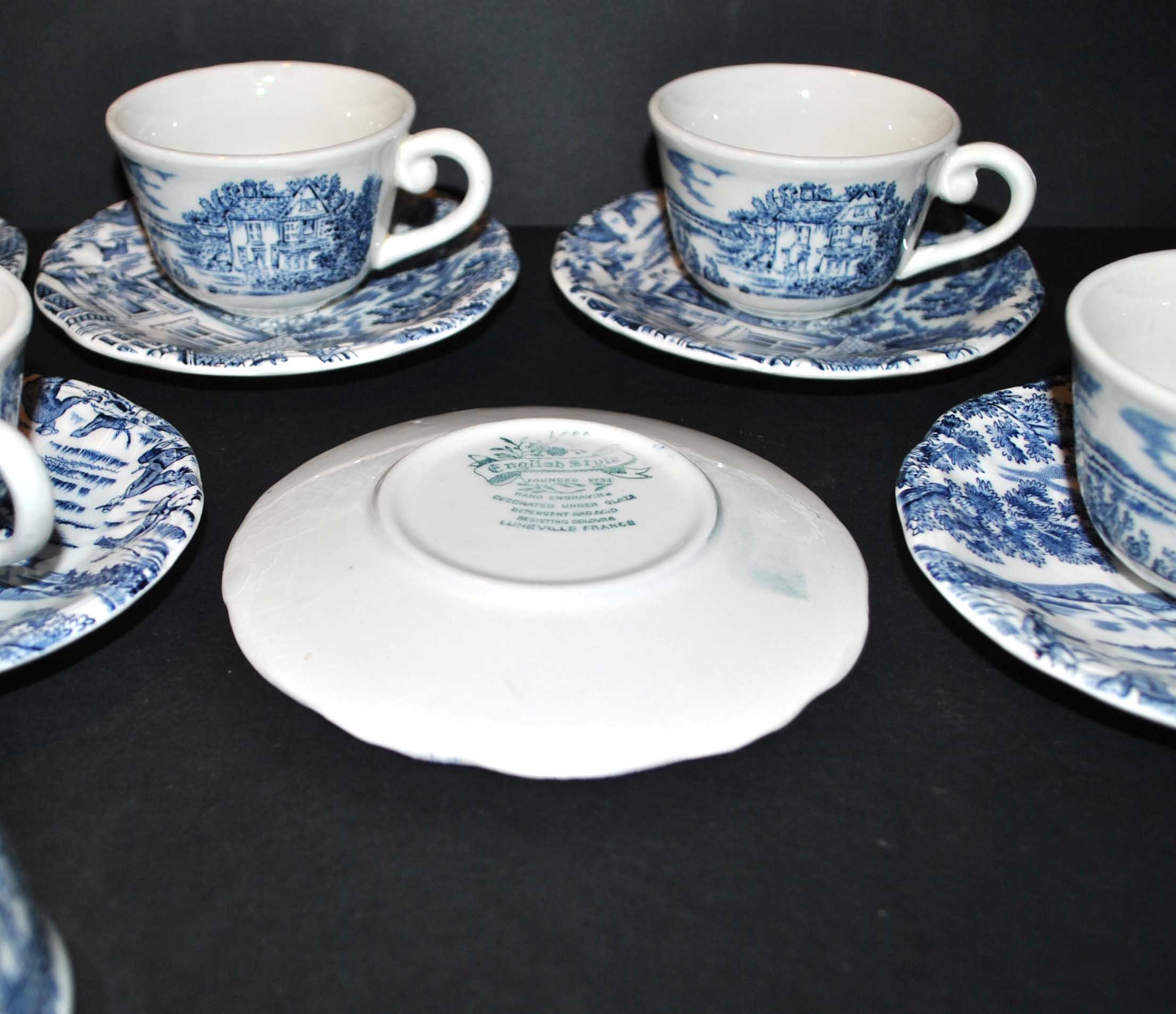 Series of 6 cups and saucers