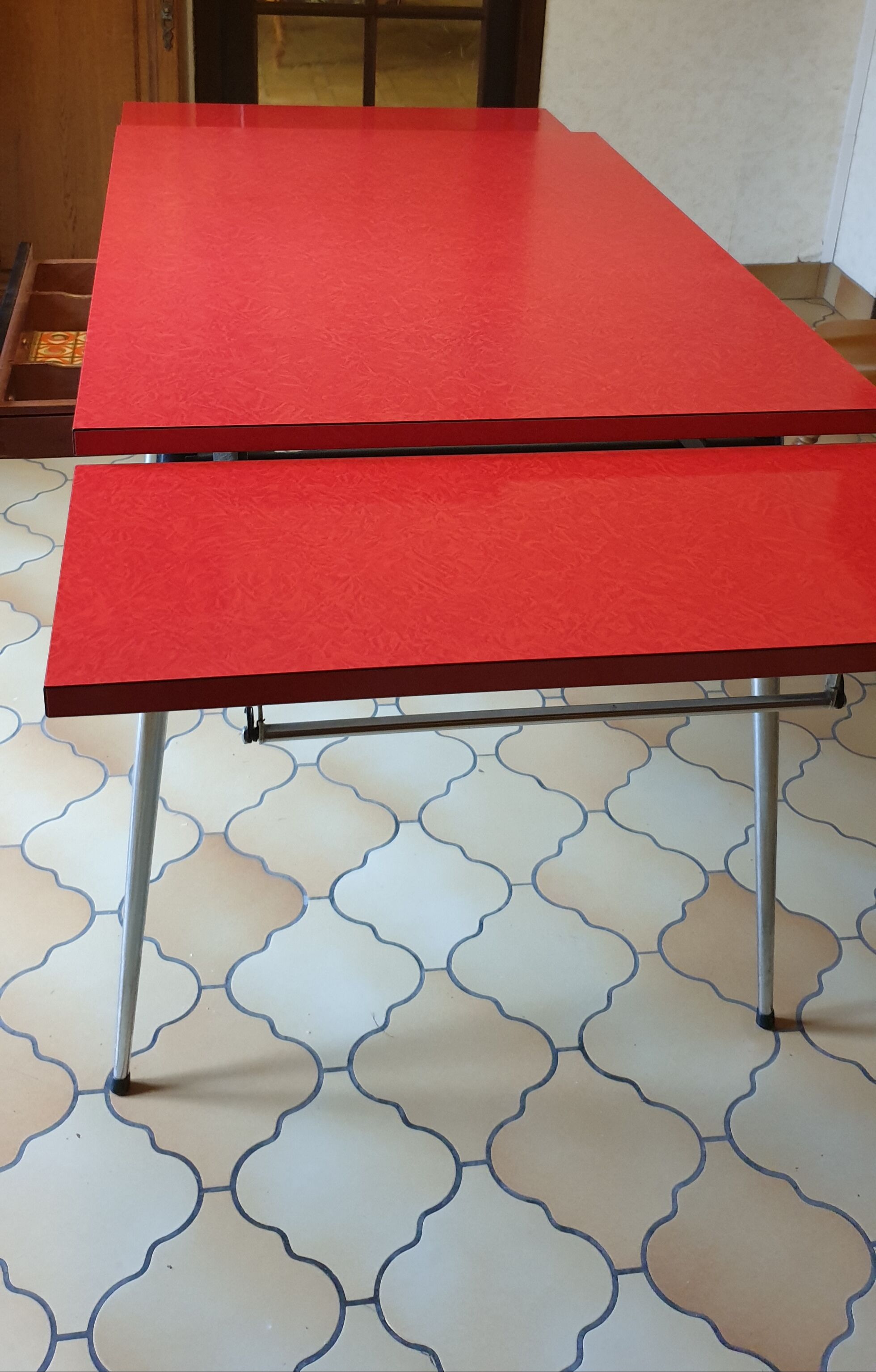 Extendable red formica table