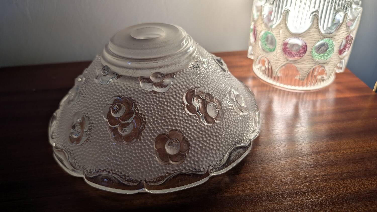 Moulded glass lampshade with floral decoration, granite texture.