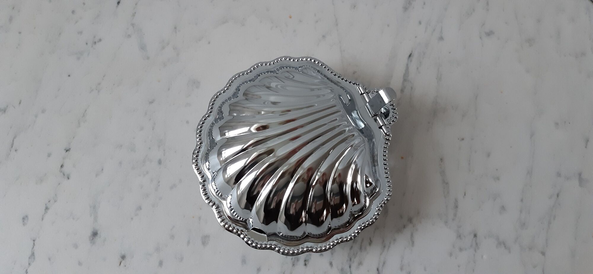Butter dish / pocket tray shell silver metal 50s