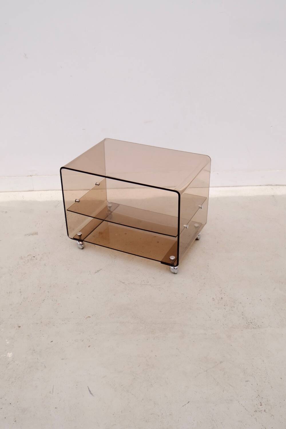 Table d’appoint de michel dumas pour roche bobois en plexiglas, 1970