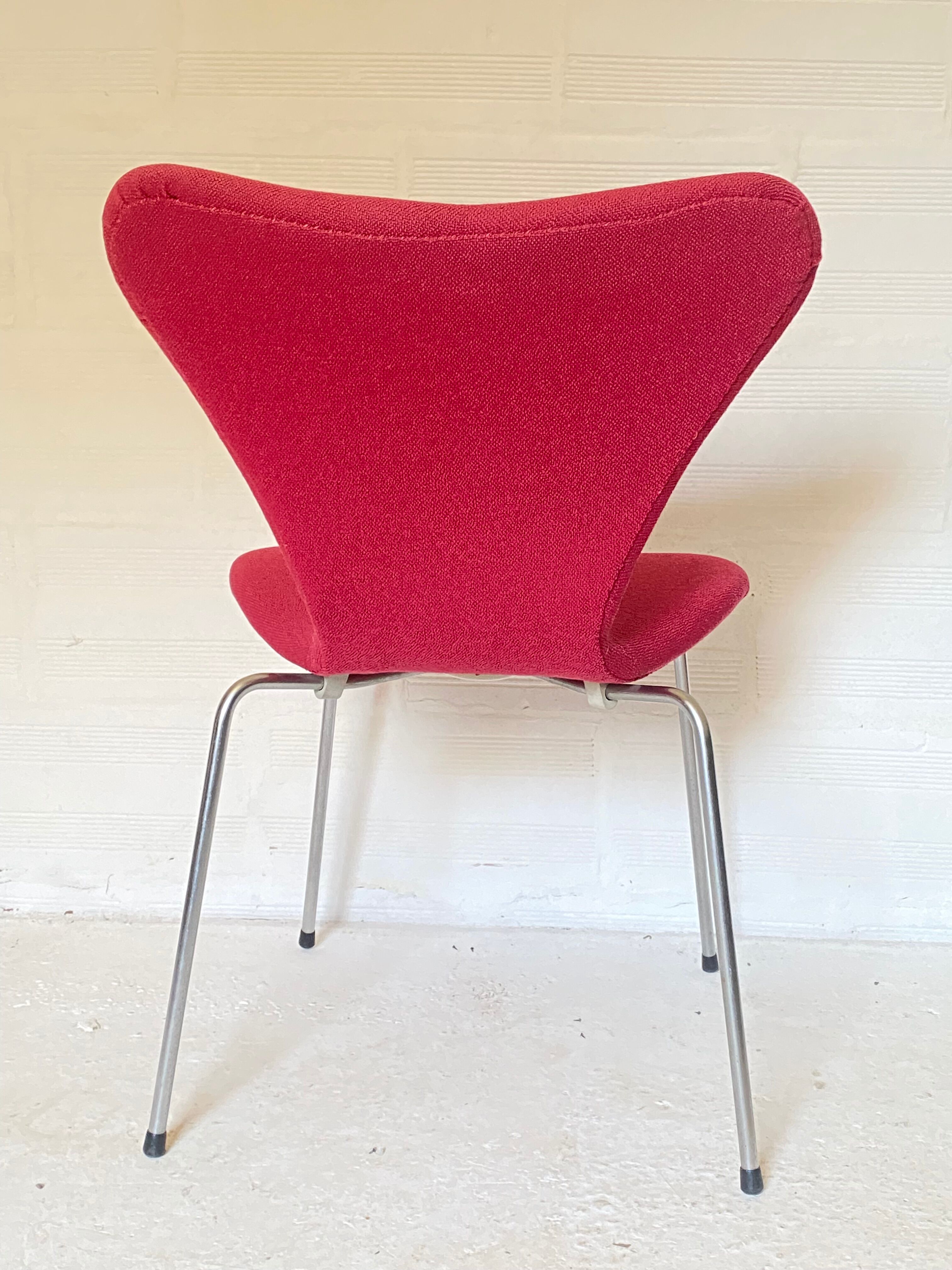 Pink chair 3107 by Arne Jacobsen