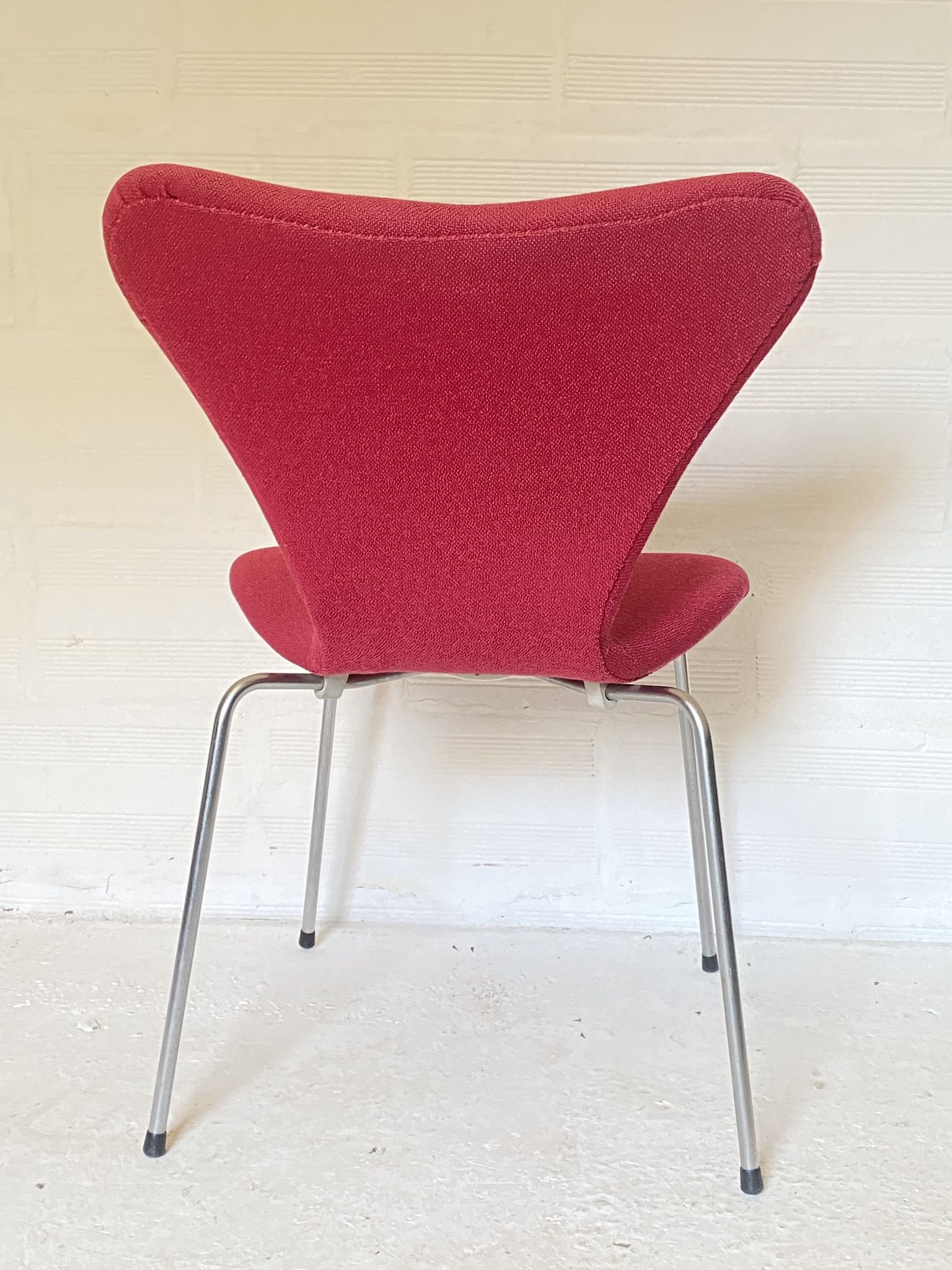 Pink chair 3107 by Arne Jacobsen