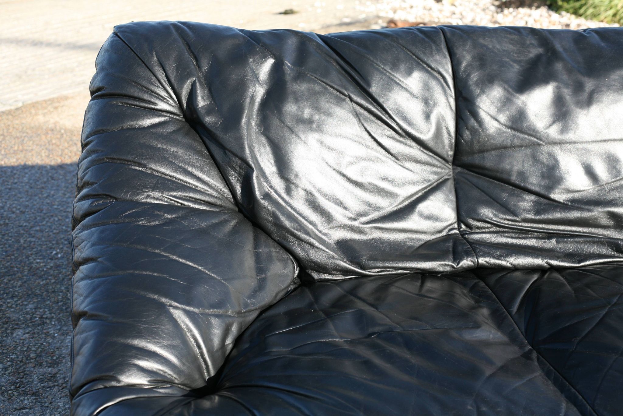 De Pas, D'Urbino and Lomazzi sofa, France, 1980s, black leather, Cinna