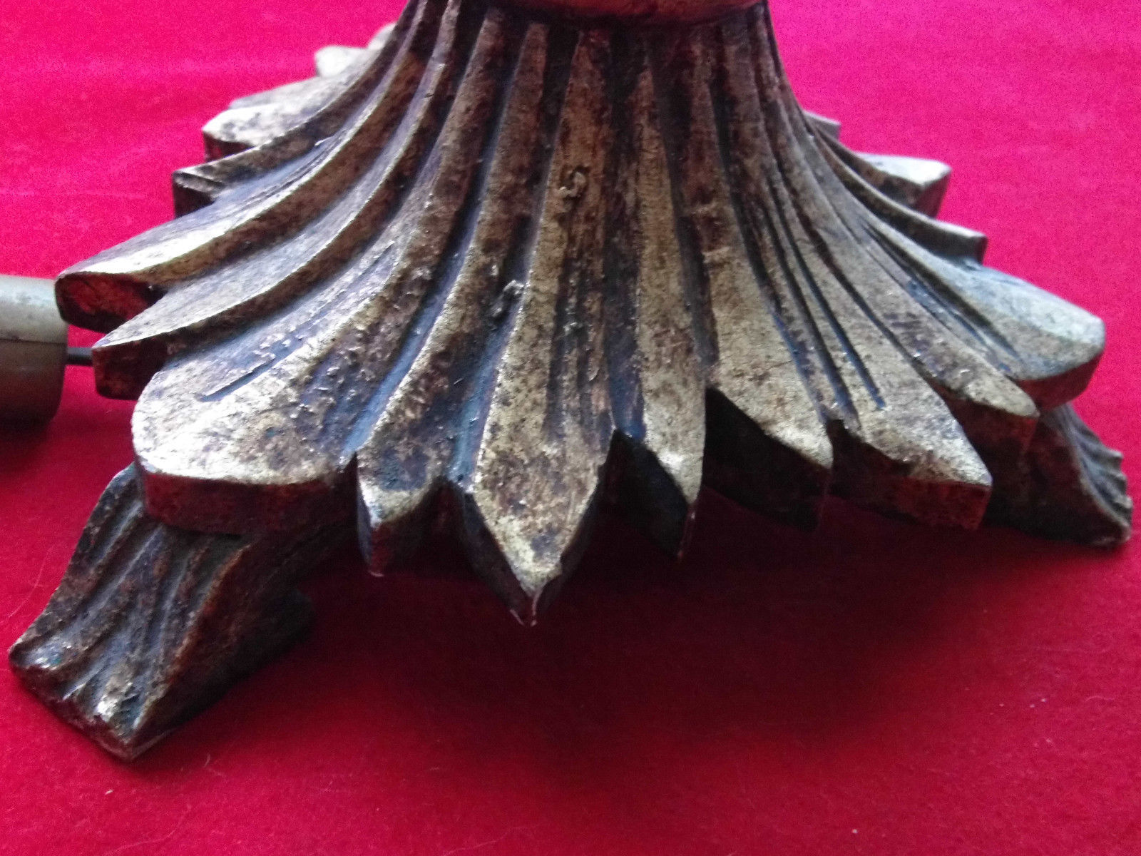 Lamp with stuccoed wooden walking doré