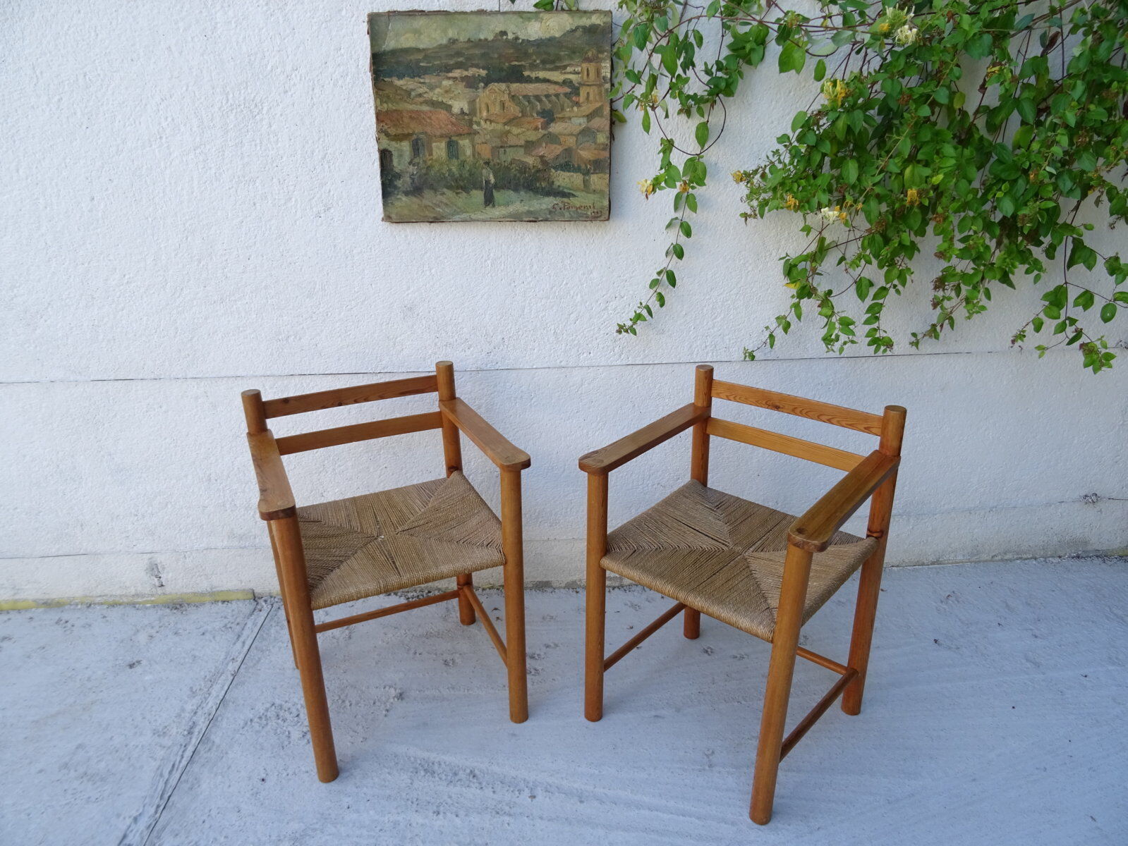Pair of mulched chairs