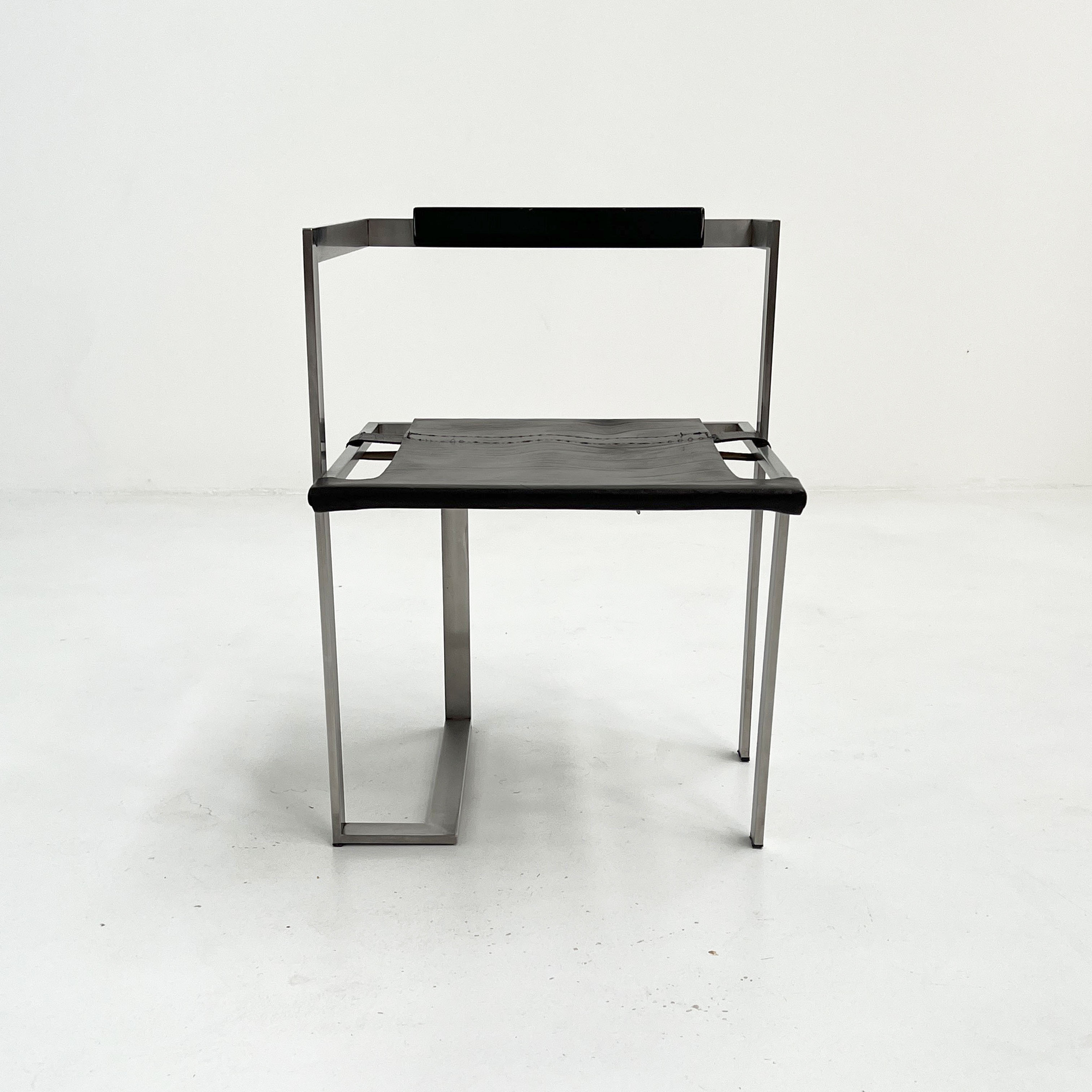 Chaise géométrique  en cuir et chrome, 1980s