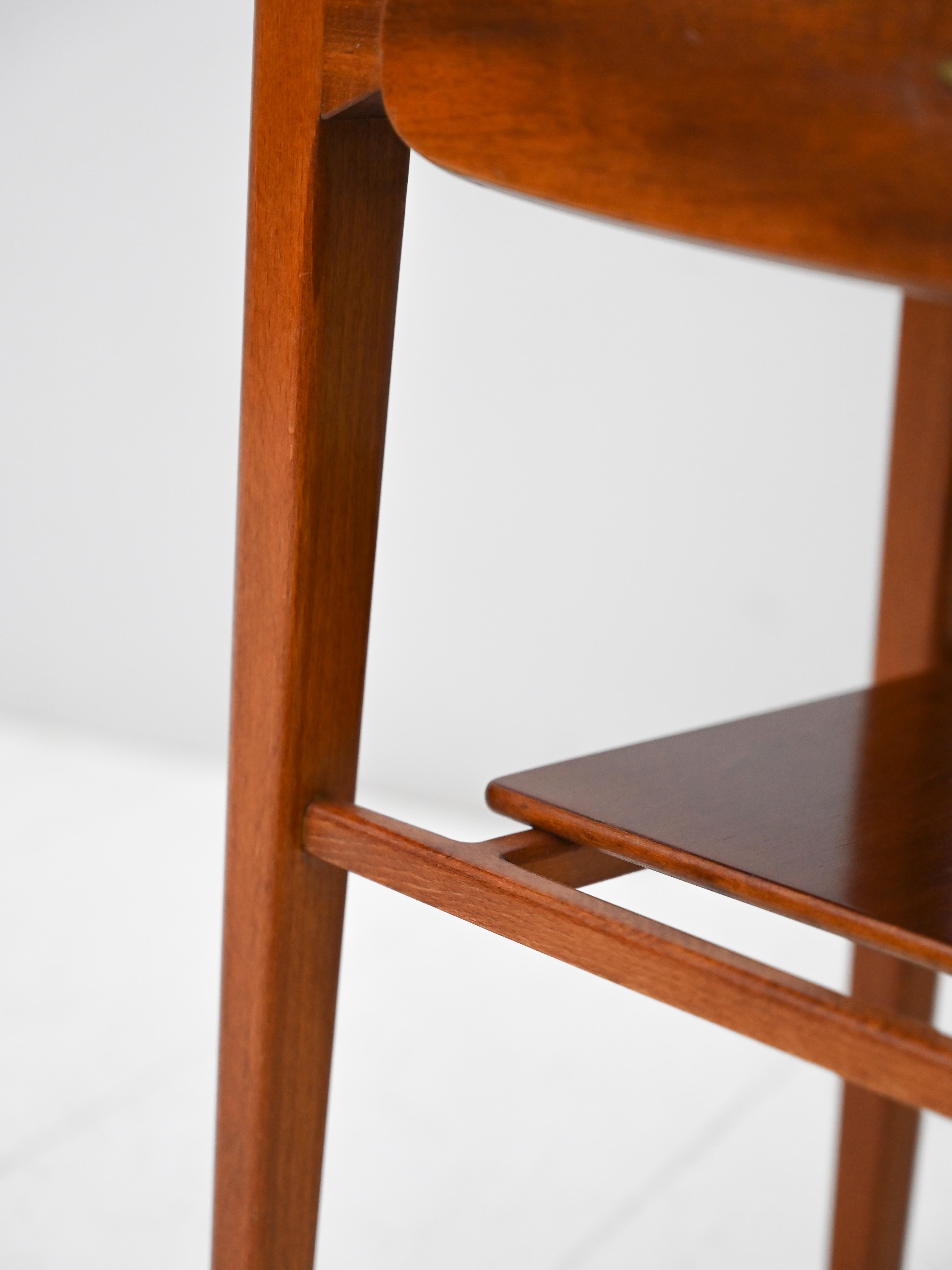 Scandinavian nightstand with oval top