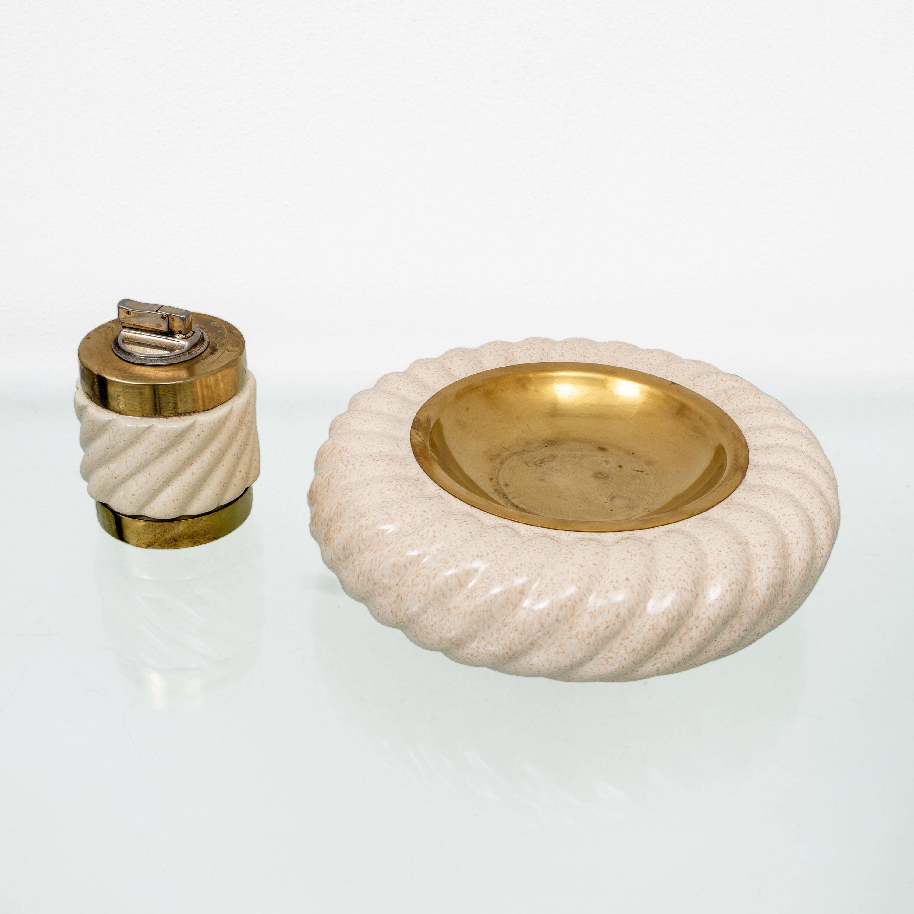 Ensemble de briquet et cendrier en céramique et laiton par Tommaso Barbi, Italie, années 1960.