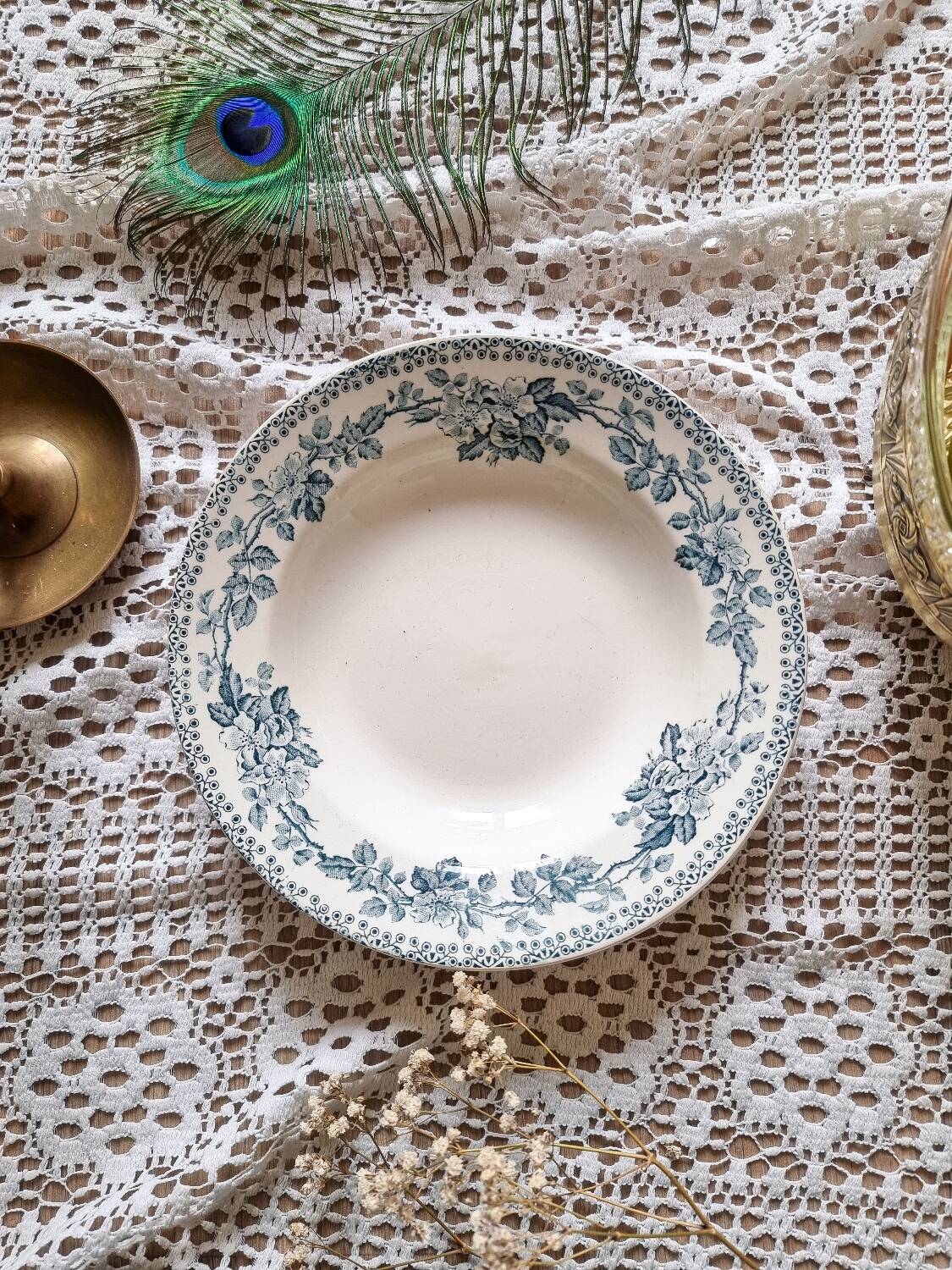 Assiette creuse en terre de fer, Saint Amand, modèle Guadeloupe