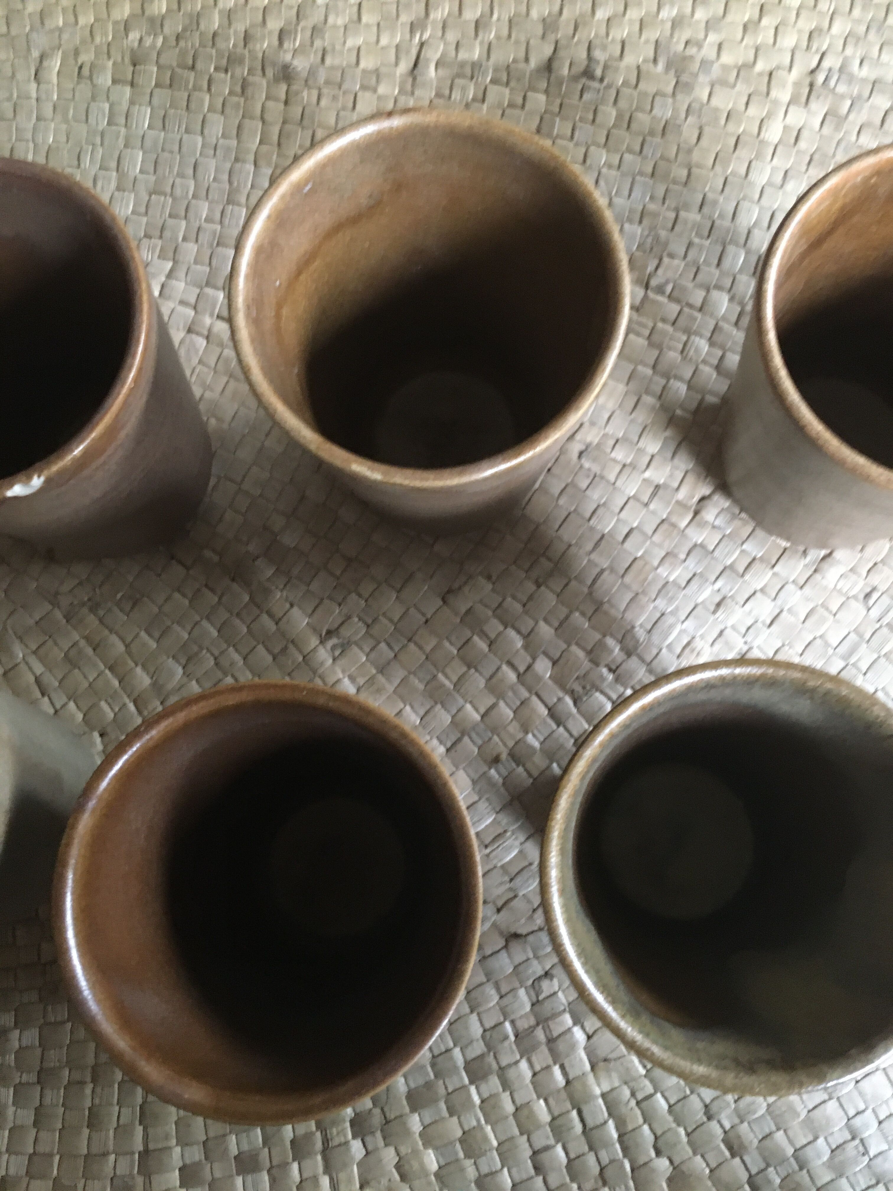 Series of 6 cups of sandstone
