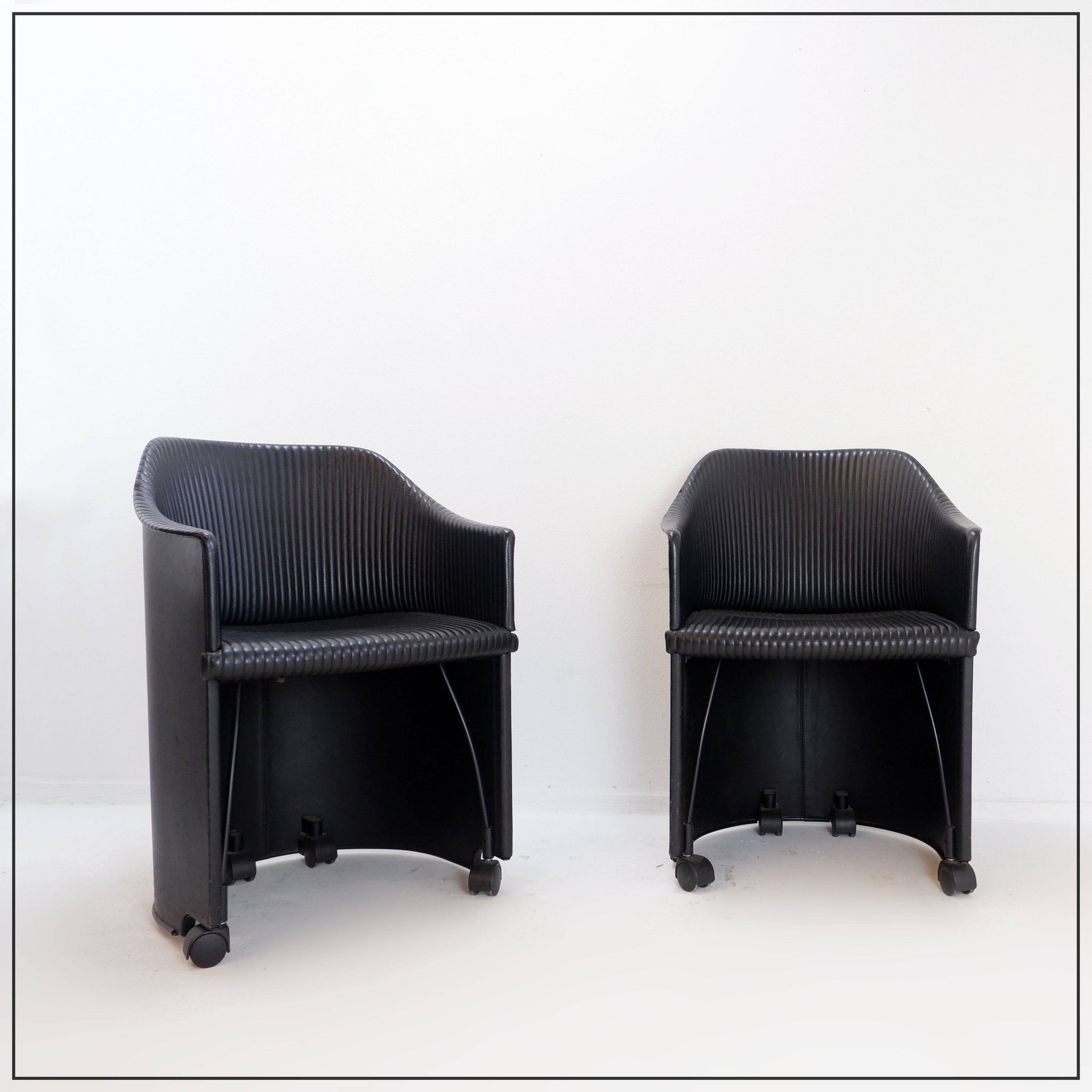 Pair of Artona armchairs in black leather by Afra and Tobia Scarpa for Maxalto.
