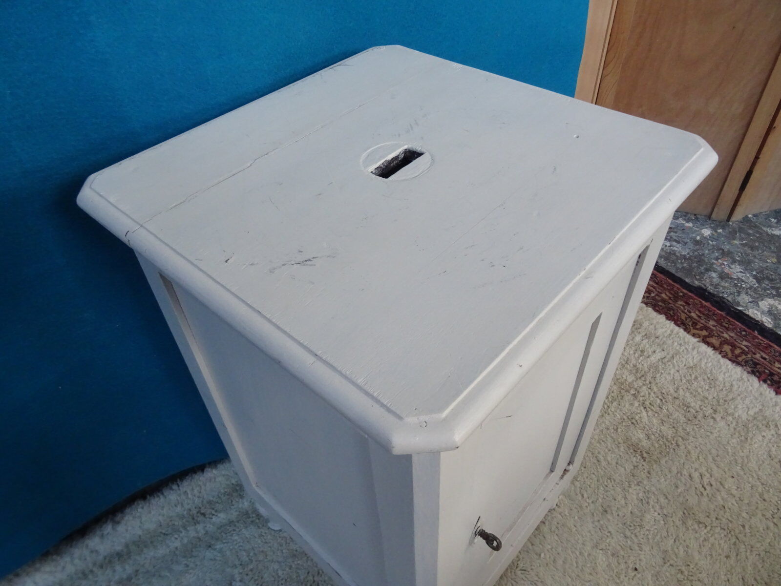 Buffet 19th to one door