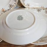 Huit assiettes à dessert Villeroy & Boch décor or