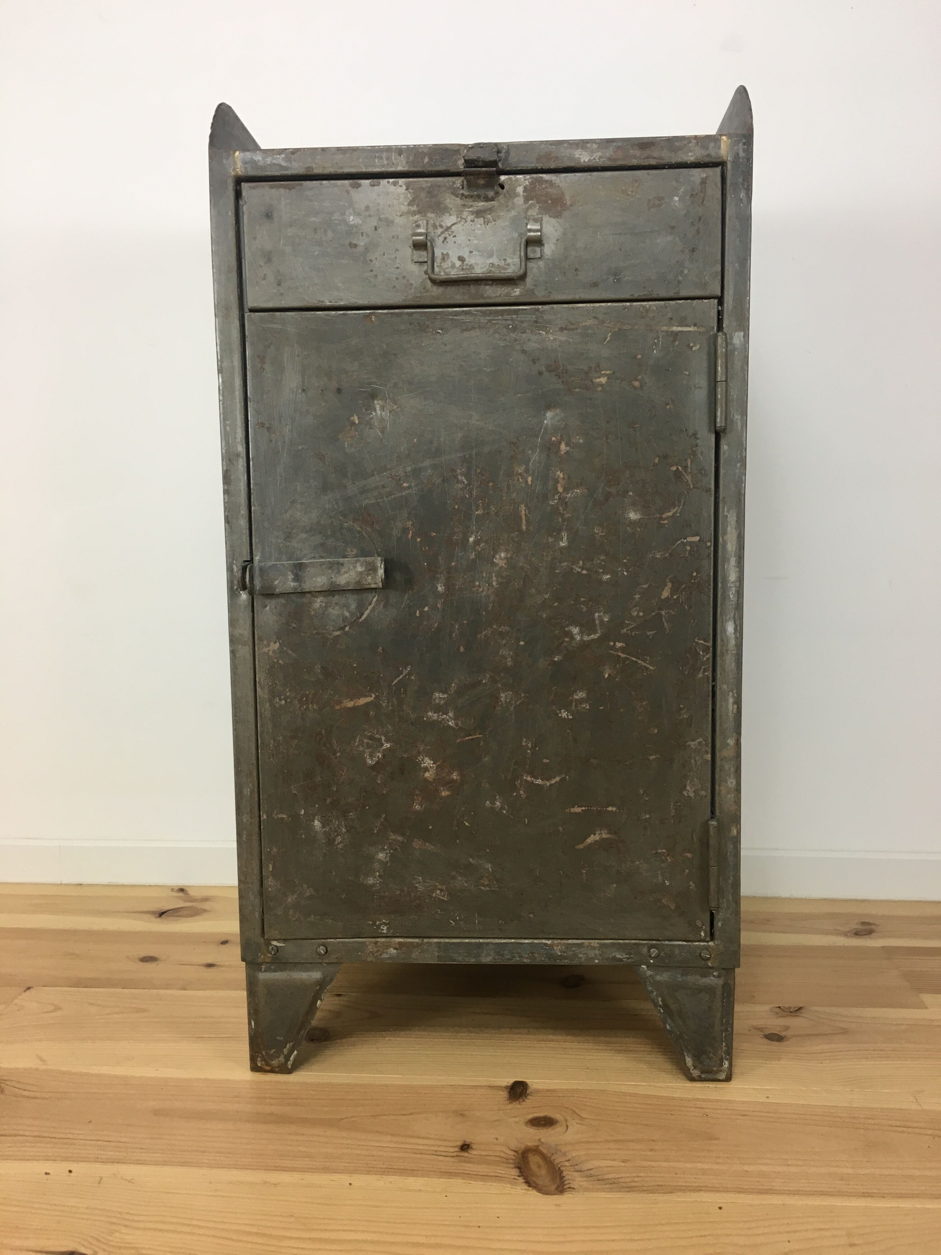 Meuble d'atelier desserte industrielle