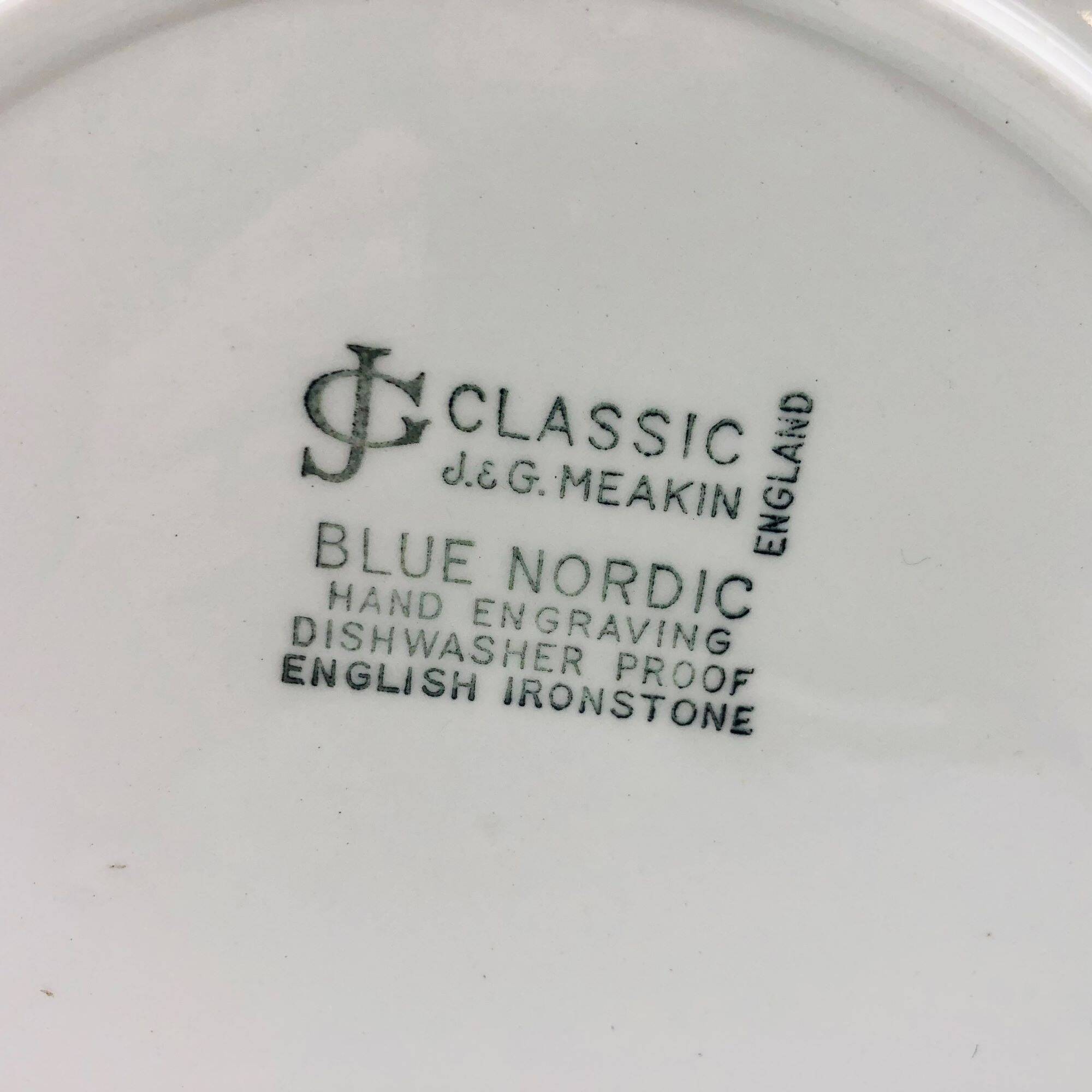 6 Dinner plates, J & G Meakin Classic White Blue Nordic.