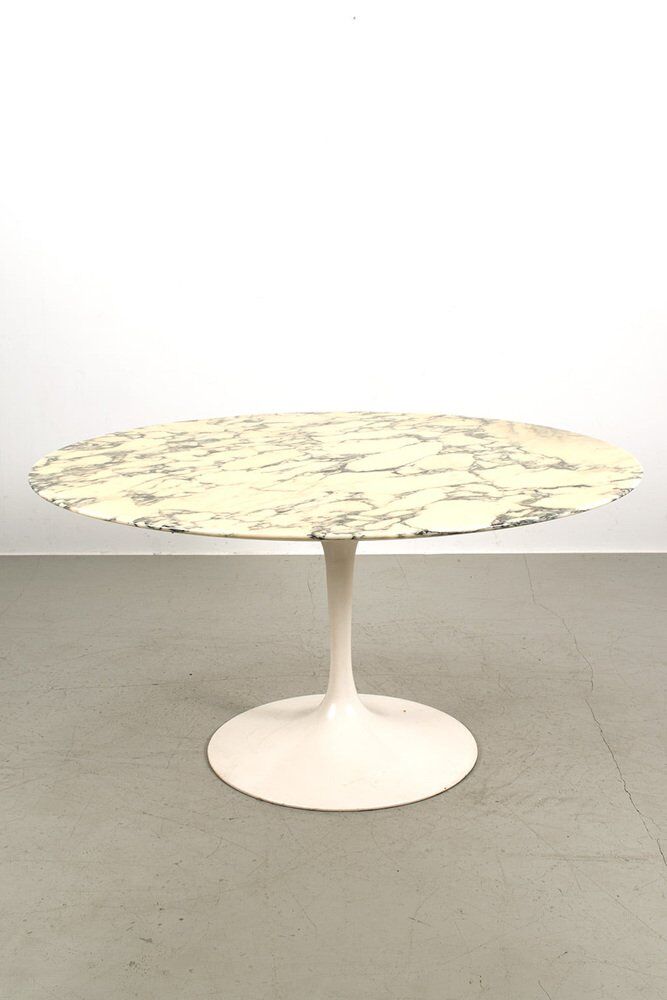 Round Dining Table by Eero Saarinen