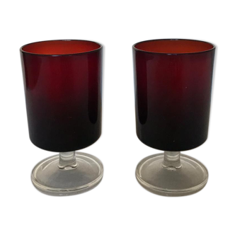Lot of two clear red glasses