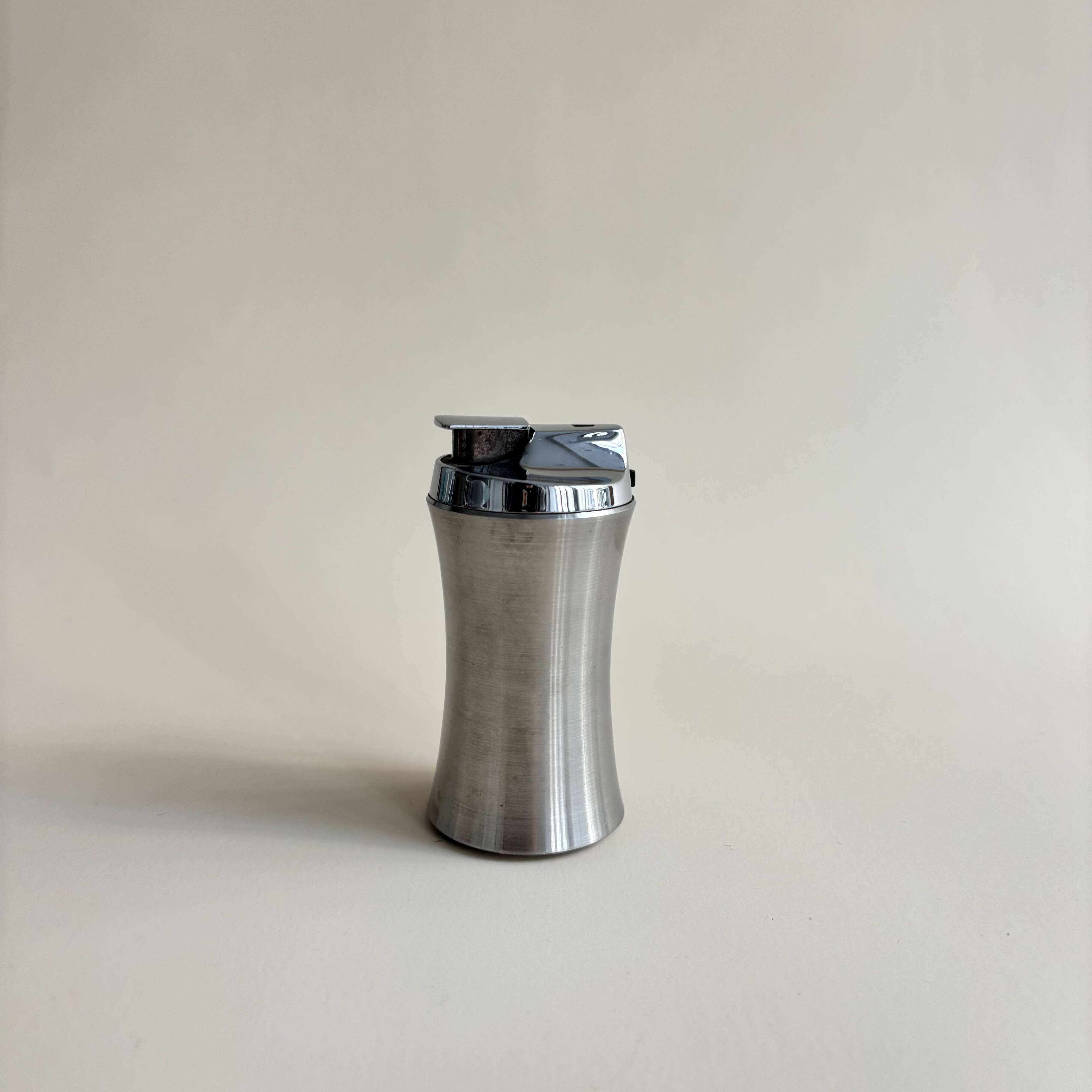 Briquet de table en métal