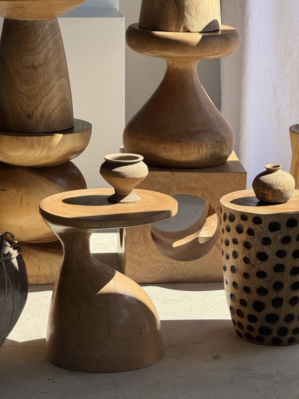 Table basse, ou stool cubique ajourée en manguier monoxyle naturelle H40