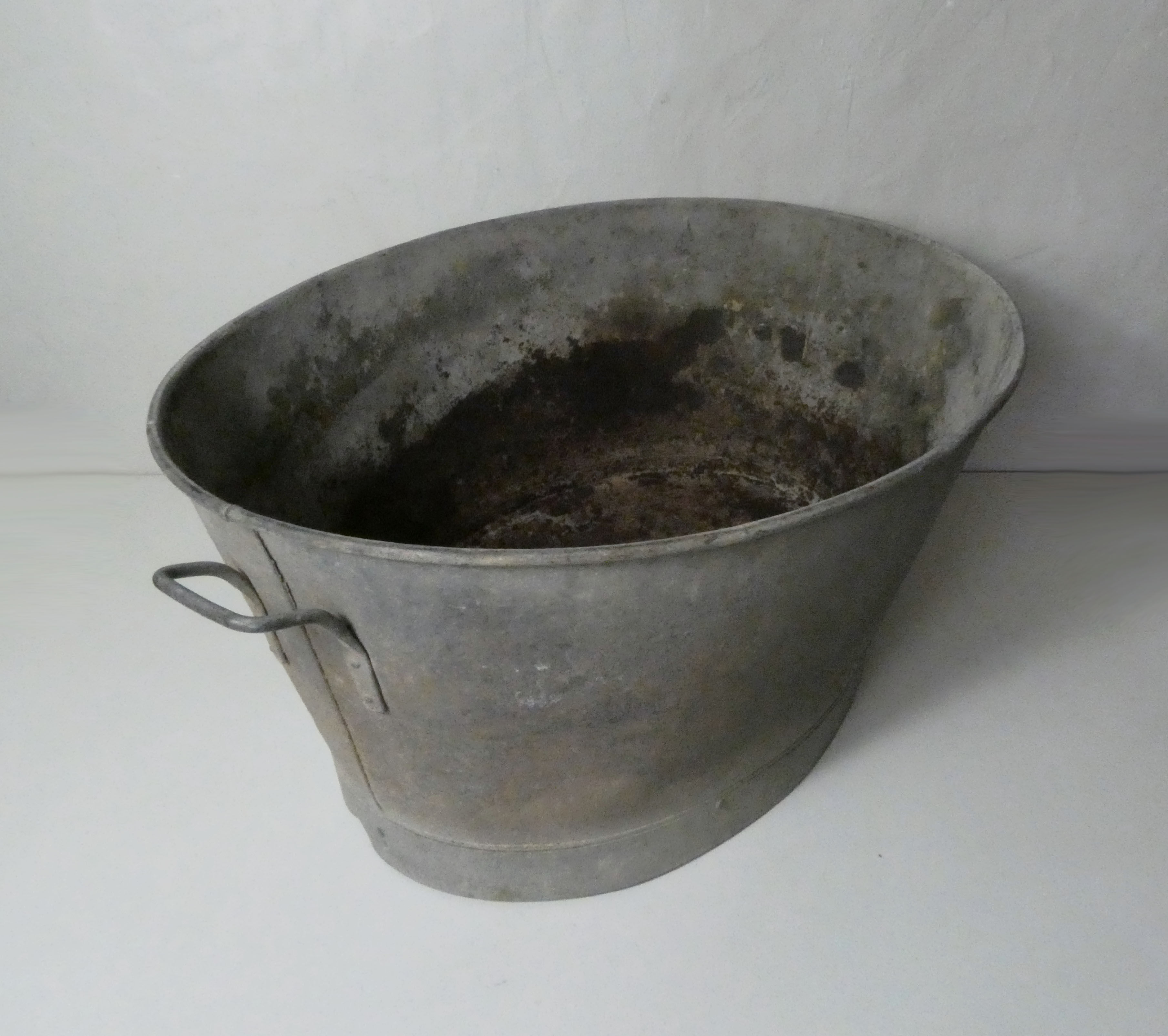 Old basin bath galvanized zinc oval