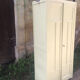 Armoire parisienne jaune en bois