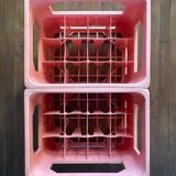 Caisse à bouteilles Évian rose