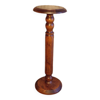 Turned wood presentation column