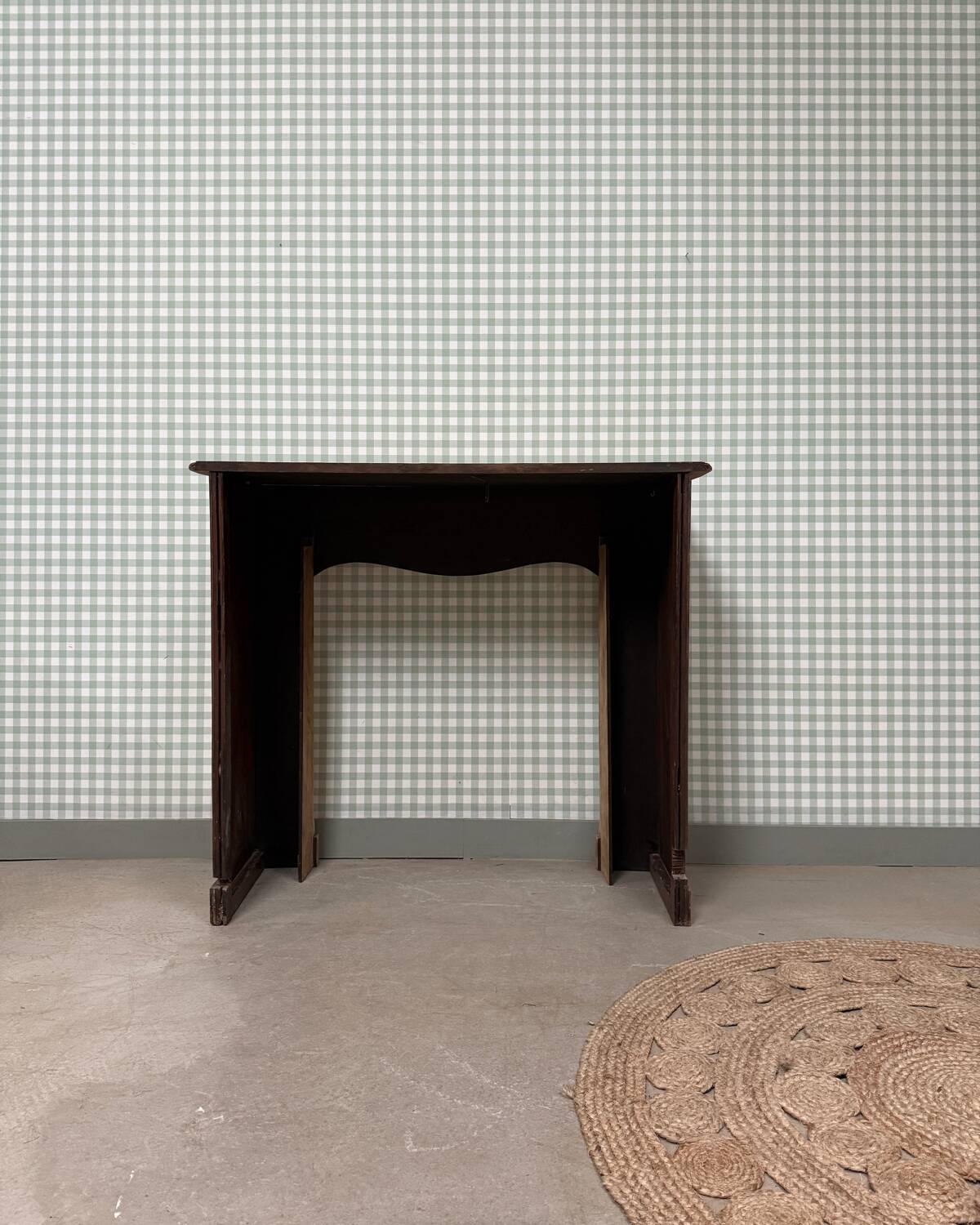 Fireplace mantel (sanded)