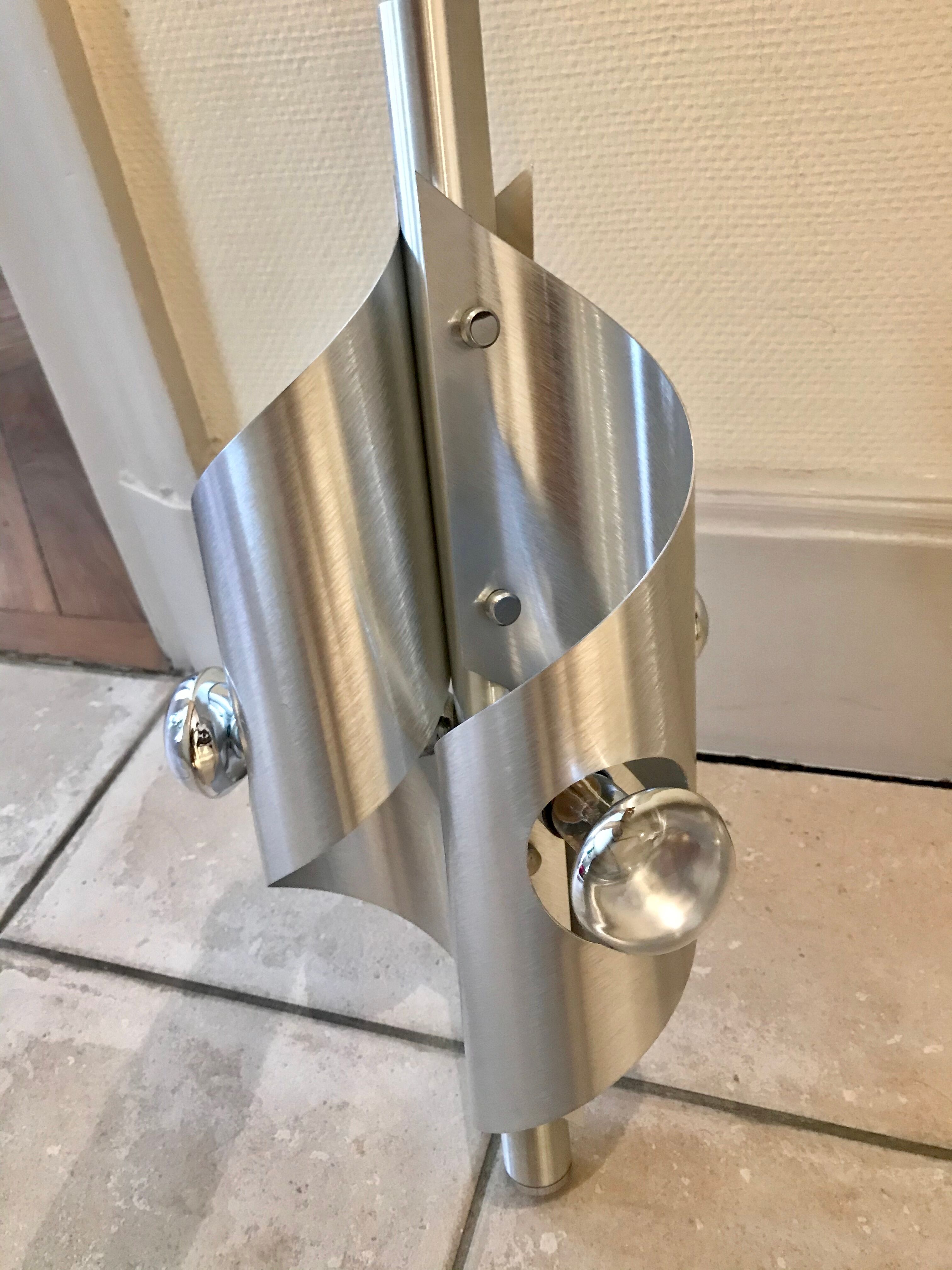 Space age-type 70s suspension